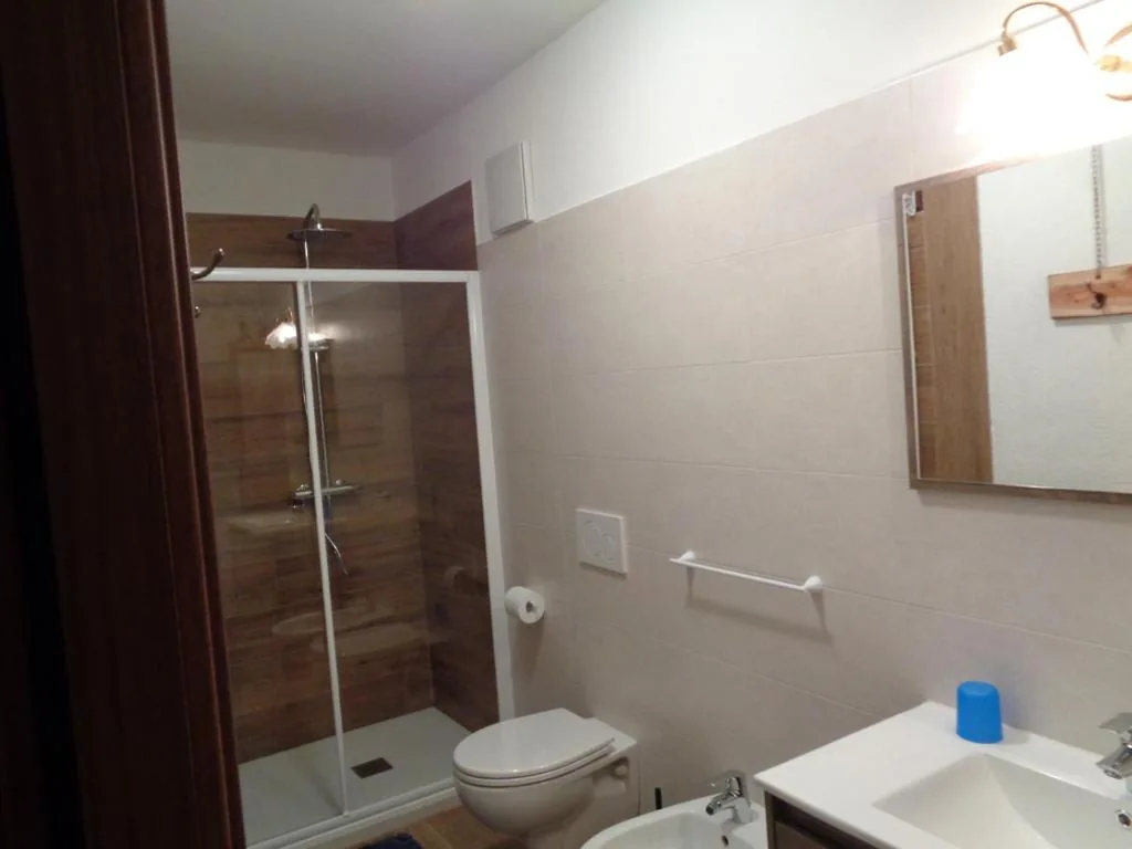 Camera Tripla con Bagno Privato — Casa Noemi Imer