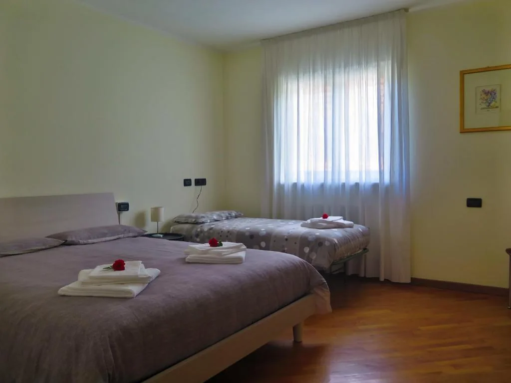 Camera Tripla con Bagno Privato Esterno — Bed and Breakfast La Cesura
