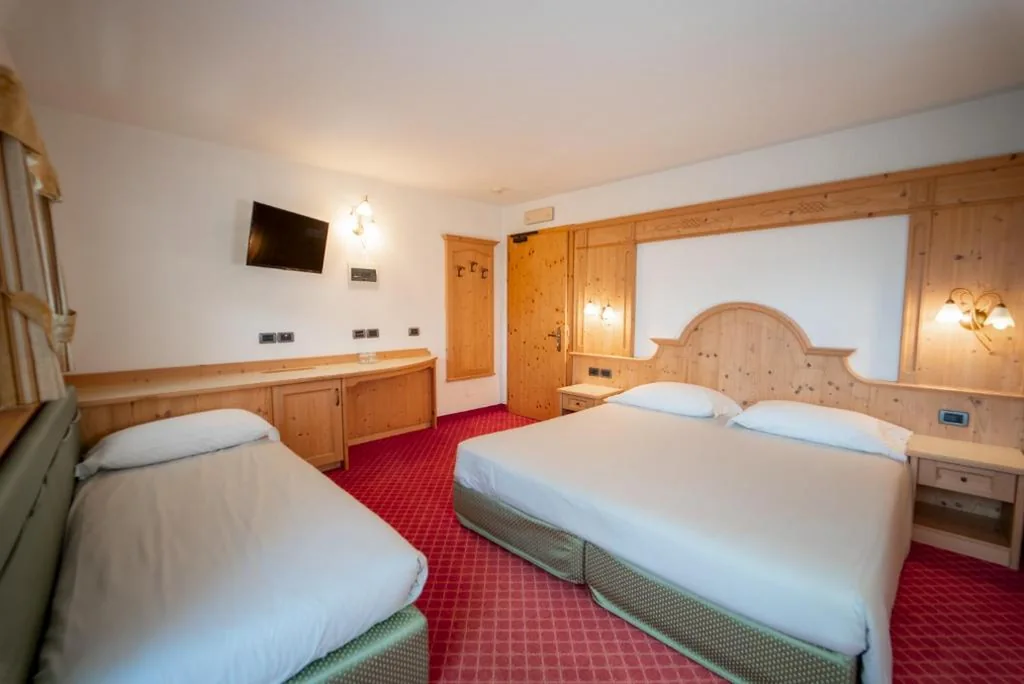 Camera Tripla con Balcone — Chalet Campiglio Imperiale