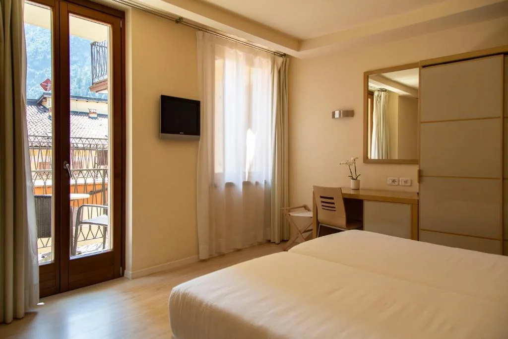 Camera Tripla con Balcone — Hotel Antico Borgo