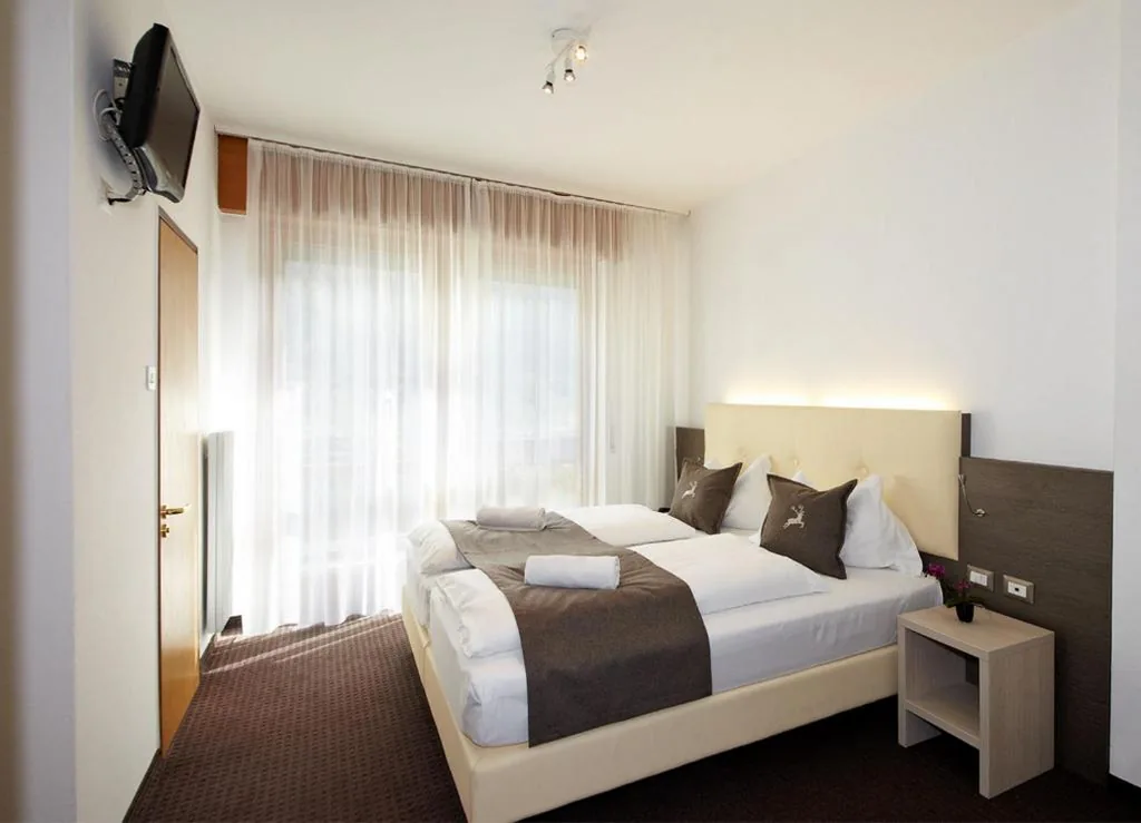 Camera Tripla con Balcone - Lato Strada — Hotel Raffl