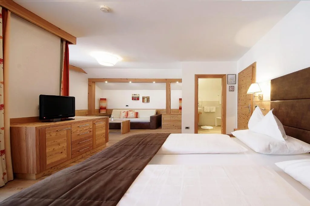 Camera Tripla con Balcone — Mountain B&B – La Scalira