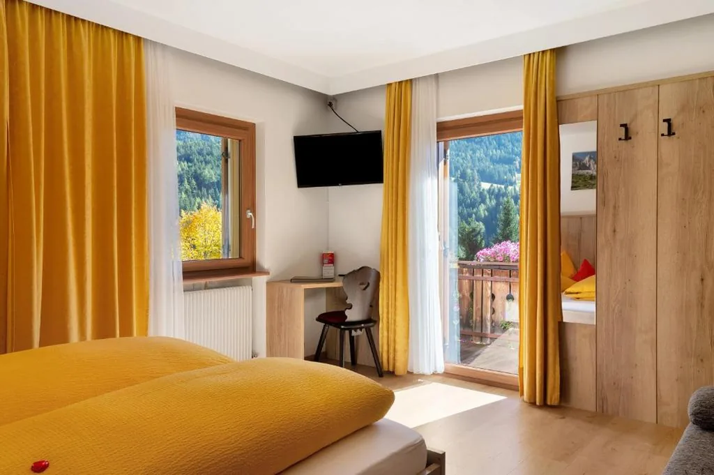 Camera Tripla con Doccia — Veltierhof Villnöß