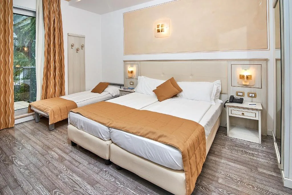 Camera Tripla con Vista Giardino — Hotel Lido Blu – Surf & Bike
