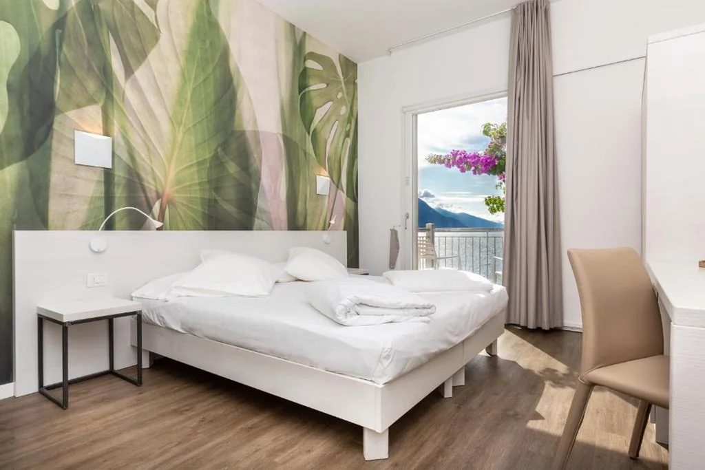 Camera Tripla con Vista Lago — Hotel Baia Azzurra – Lake Front