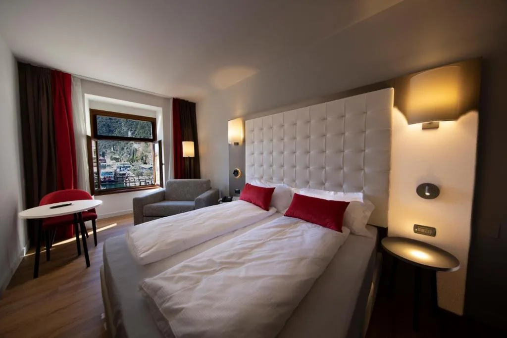 Camera Tripla con Vista Lago — Hotel Centrale