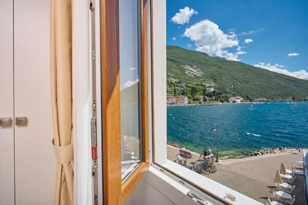 Camera Tripla con Vista Lago — Hotel Geier