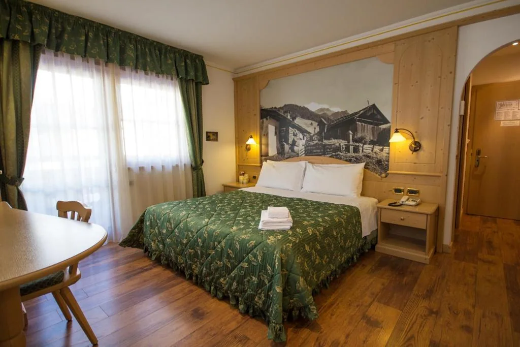 Camera Tripla con Vista Montagna — Hotel Alpi