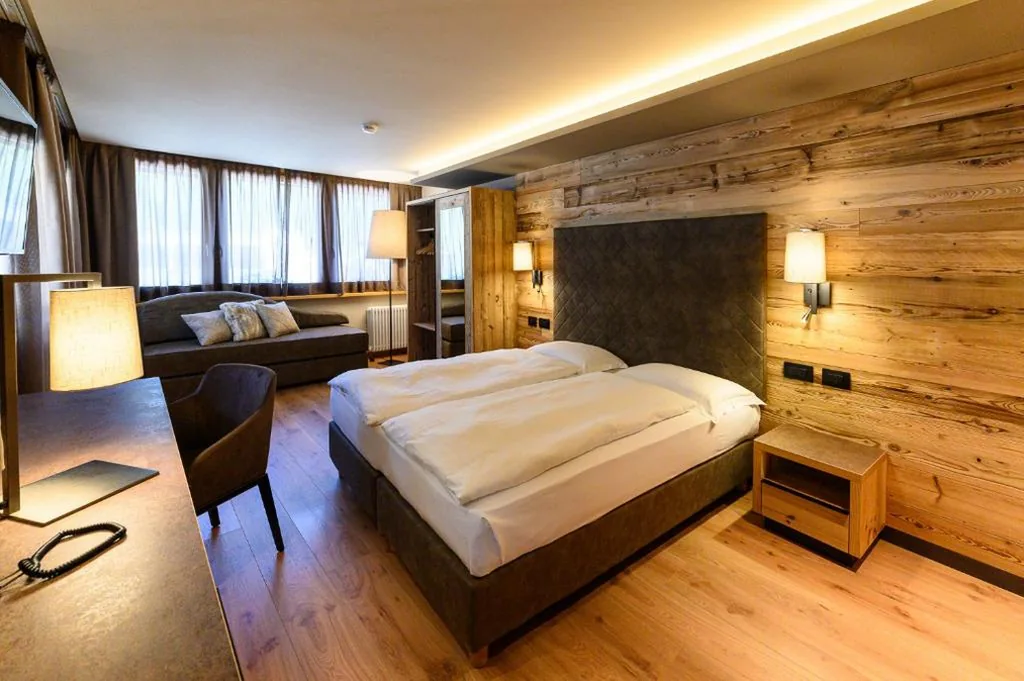 Camera Tripla con Vista Montagna — Hotel Crozzon