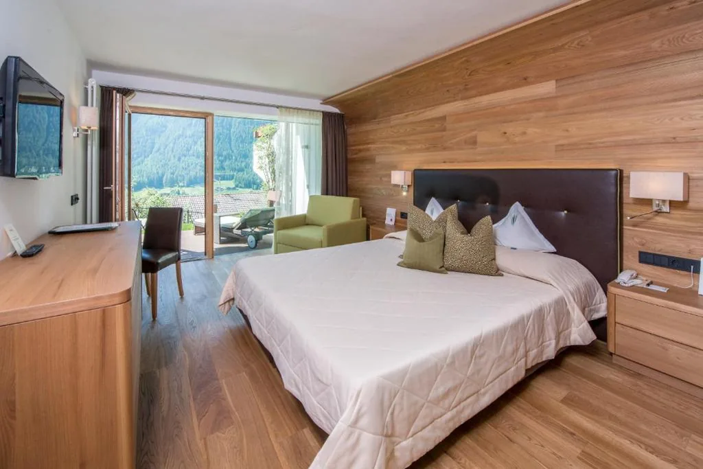 Camera Tripla con Vista Montagna — Hotel Grien