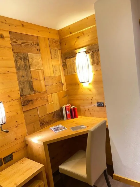 Camera Tripla con Vista Montagna — Hotel Laurino