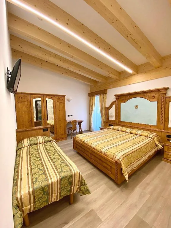 Camera Tripla Deluxe — Hotel Chalet Alaska