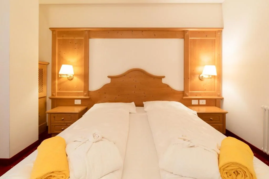 Camera Tripla Deluxe — Hotel Fanes Suite & Spa