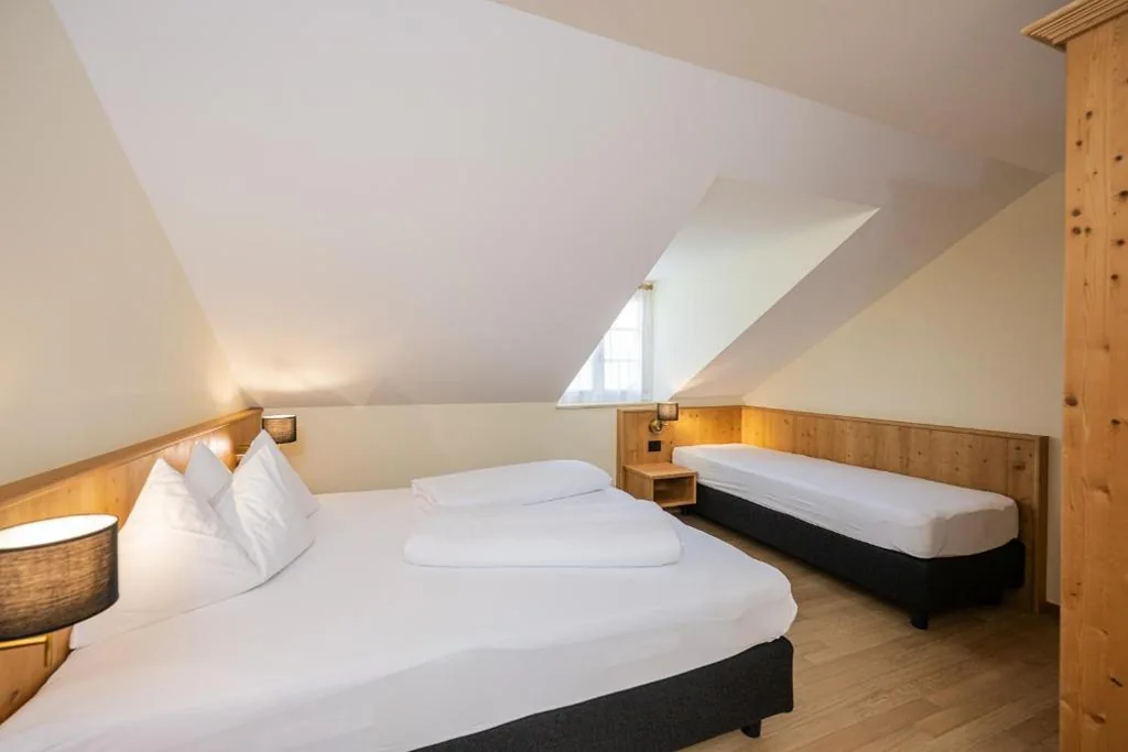 Triple Room — Guesthouse – Cultural Center Gustav Mahler