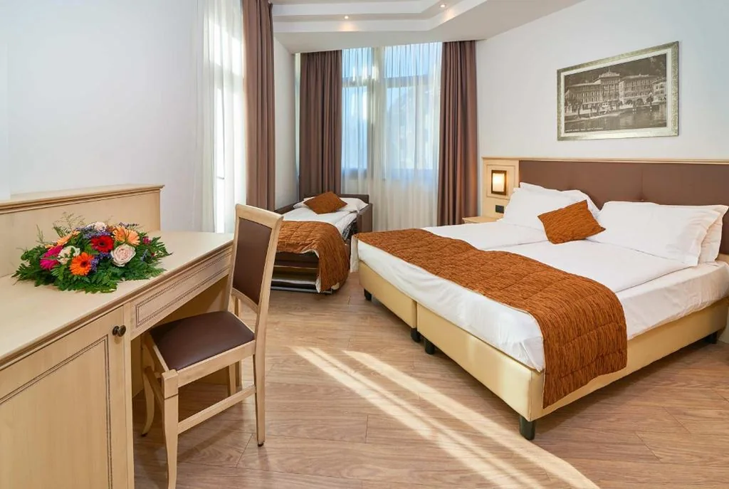 Camera Tripla — Hotel Europa – Skypool & Panorama