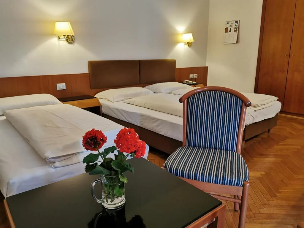 Camera Tripla Standard — Hotel Adria