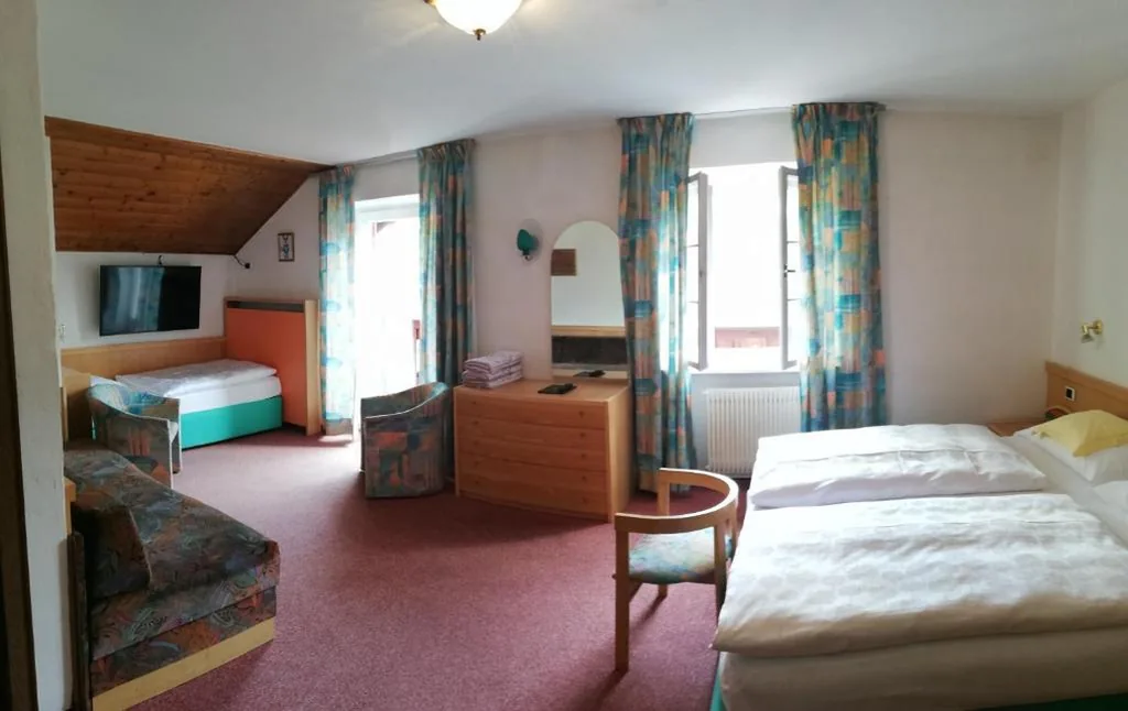 Camera Tripla Superior — Hotel Rodes