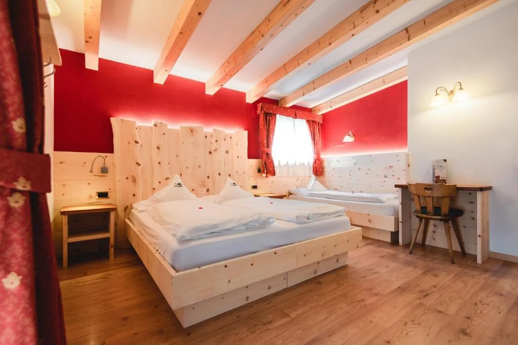 Camera Tripla Superior — Hotel Zirmes