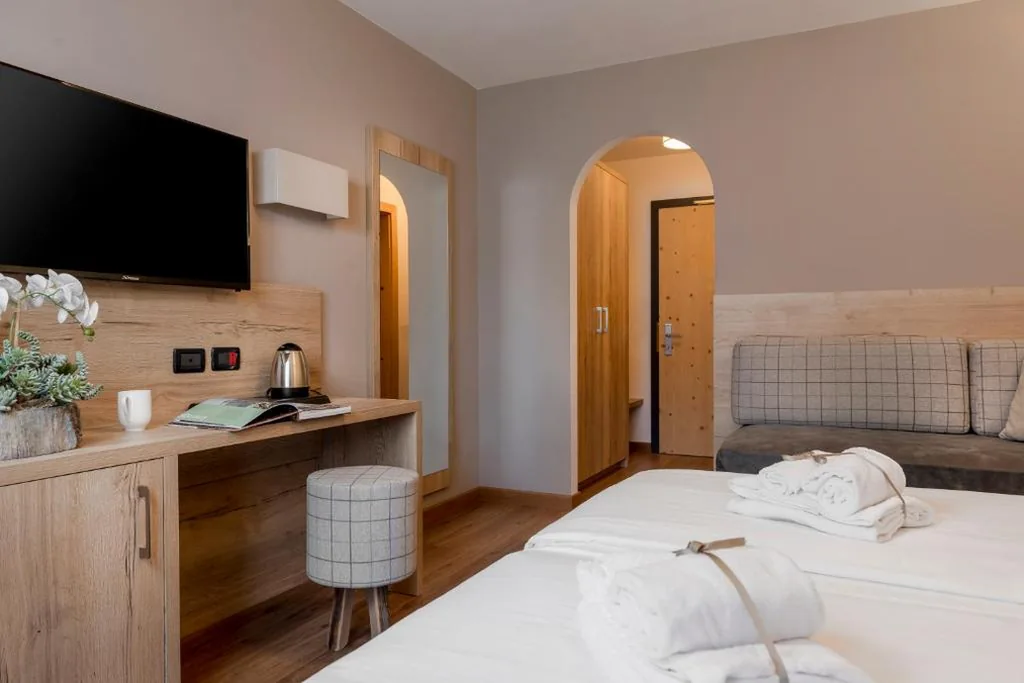 Camera Tripla Superior — X Alp Hotel