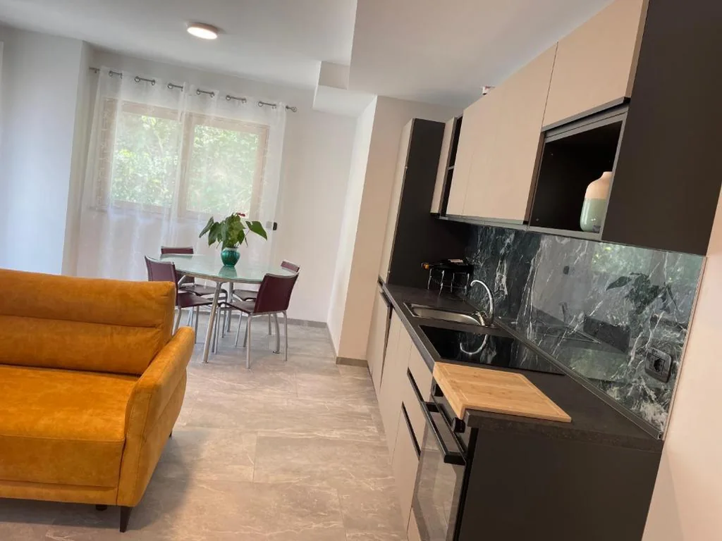 One-Bedroom House — Rey Residence