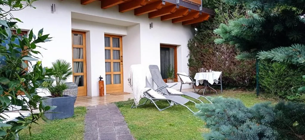 Casa Vacanze — Villa Natura appartamento Open Space con giardino