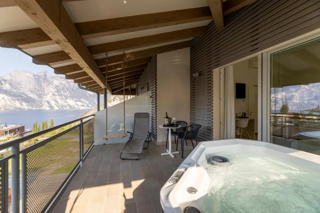 Deluxe Double Room with Terrace and Whirlpool — MySEELE Garda Active Hotel