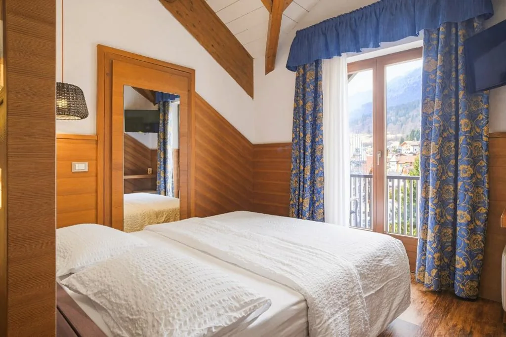 Deluxe Queen Single Room — Hotel La Bussola
