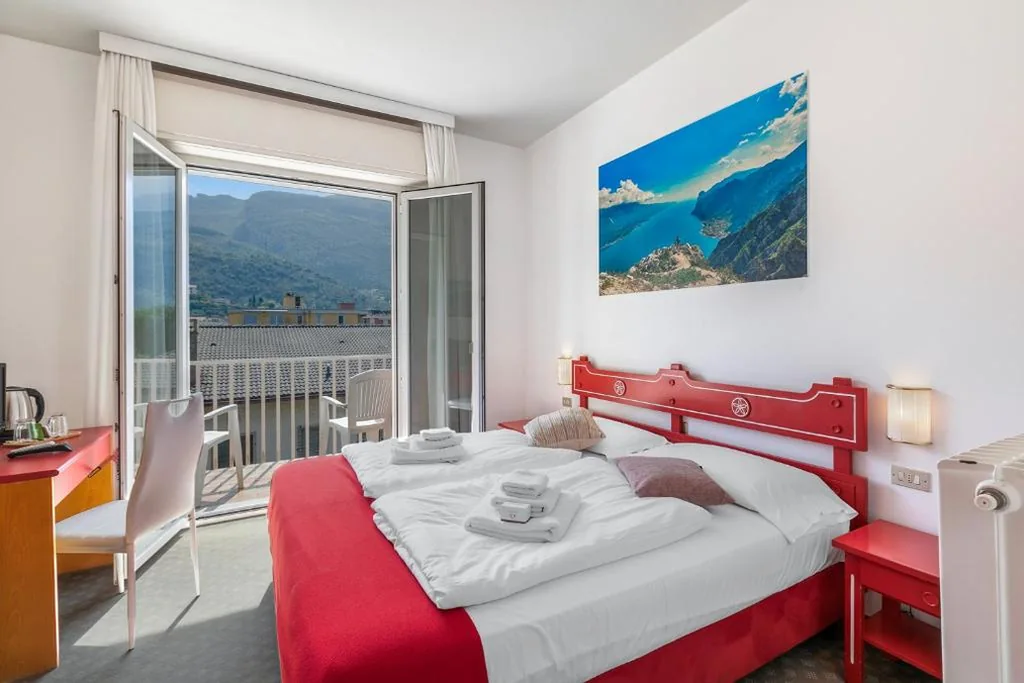 Double Room with Lake View 5 — Bike & Wind Hotel Villa Maria