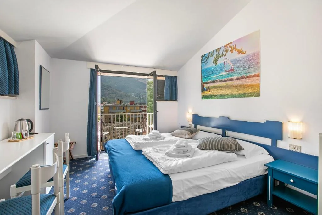 Double Room with Lake View 6 — Bike & Wind Hotel Villa Maria