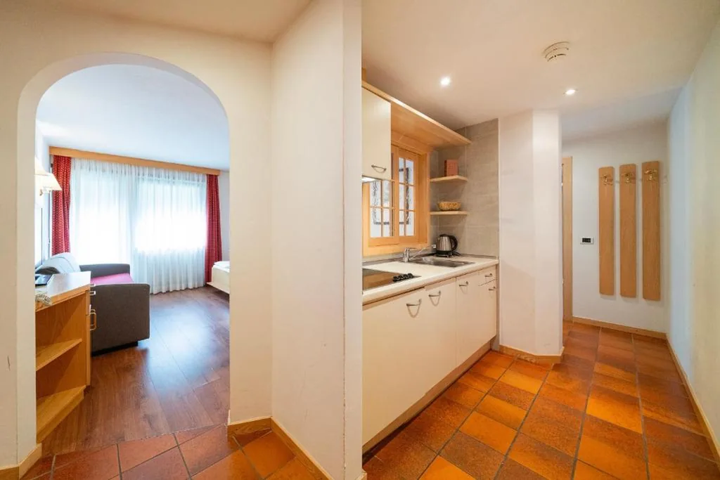 Economy Two-Bedroom Apartment with Balcony (6 People) — Residence Antares
