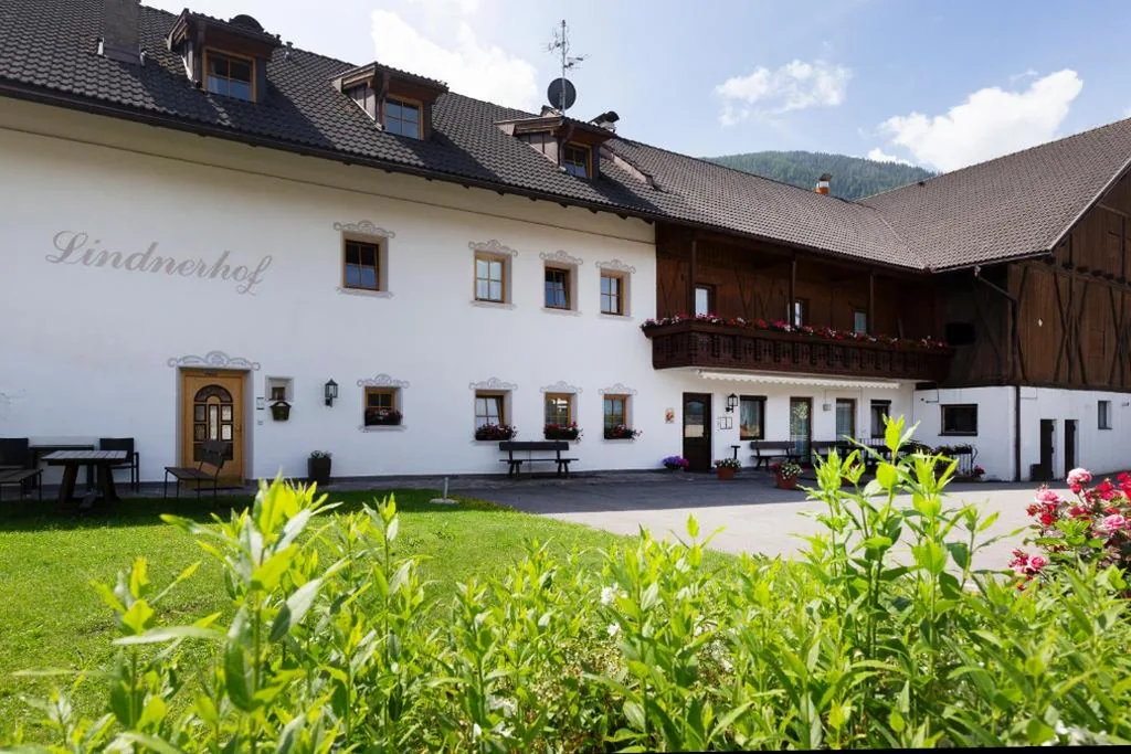 Farmstay Lindnerhof Apartments & Rooms