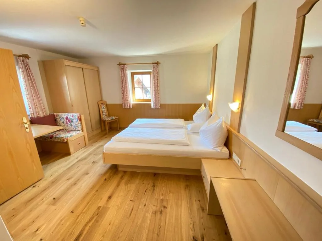 Farmstay Lindnerhof Apartments & Rooms