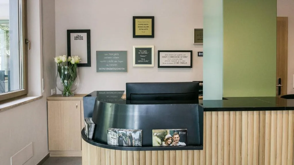 Flora Hotel & Suites — foto 4
