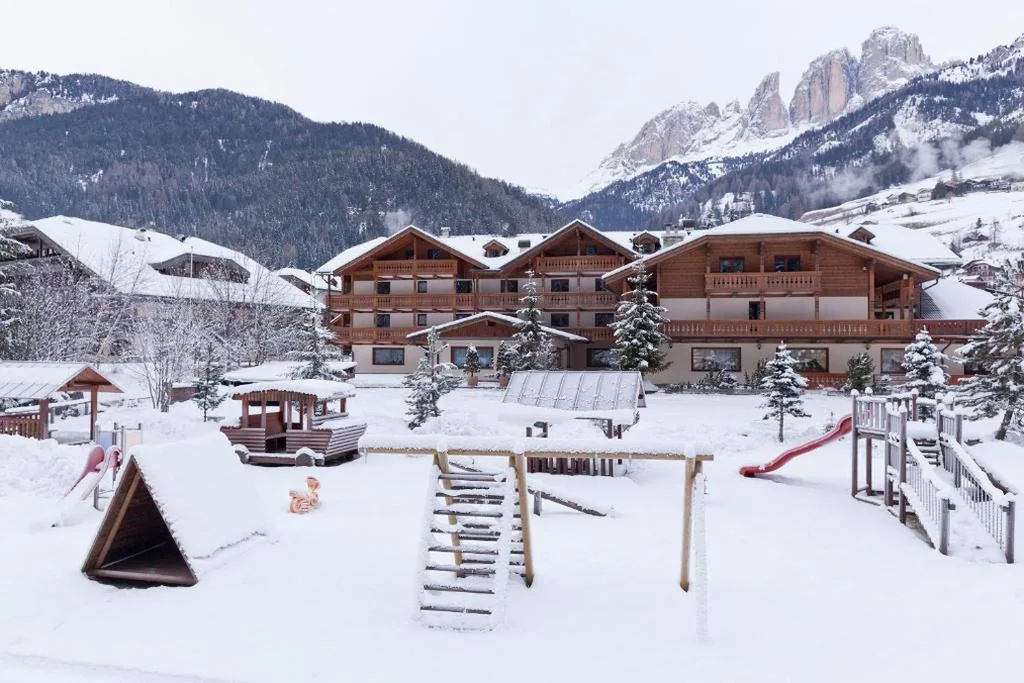 Hotel Sella Ronda Serenella – A 50 mt dalle piste da sci