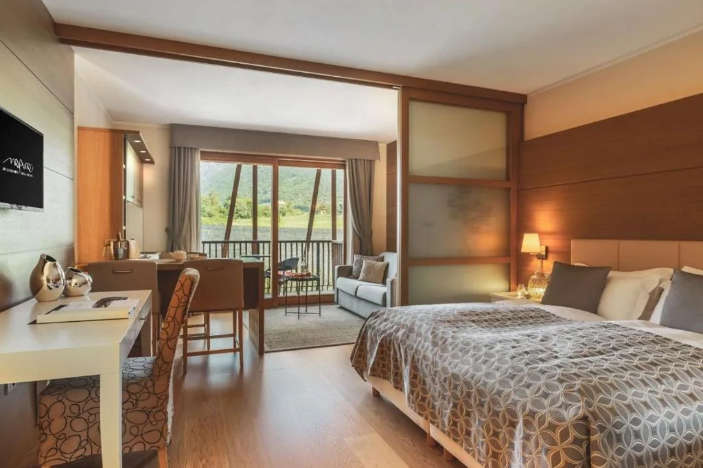 Junior Suite con Balcone — Art & Design Hotel Napura