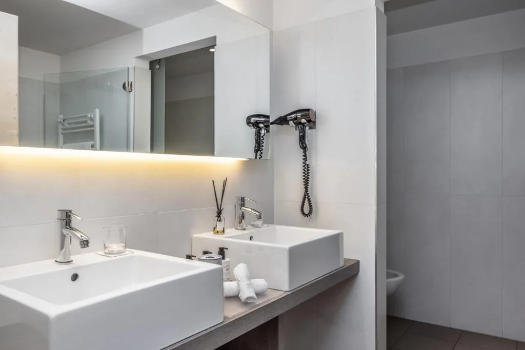 Junior Suite with Balcony and Lake View - A — Alpenresort Belvedere