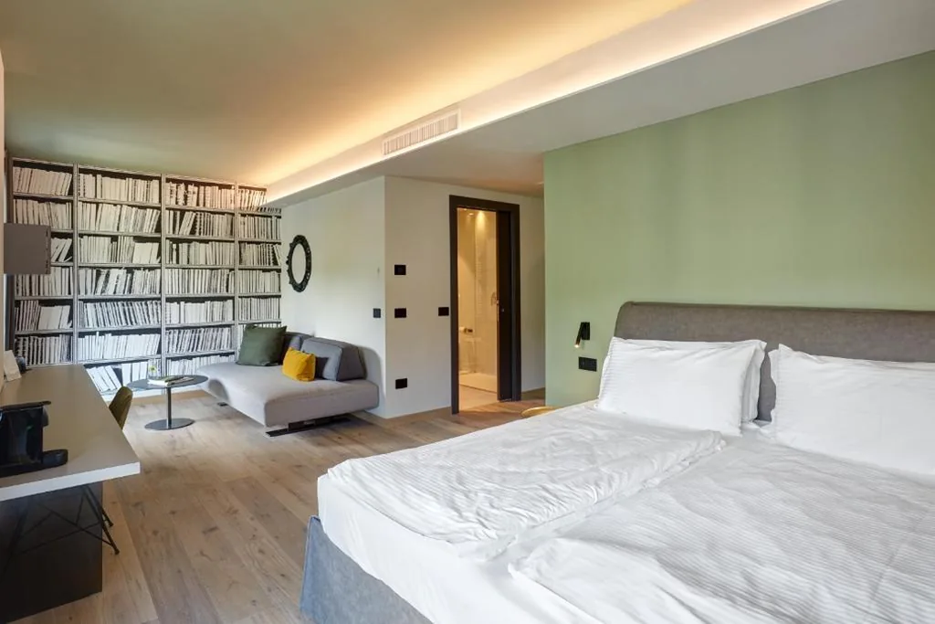 Junior Suite with Balcony and Pool View — Hotel Villa Enrica