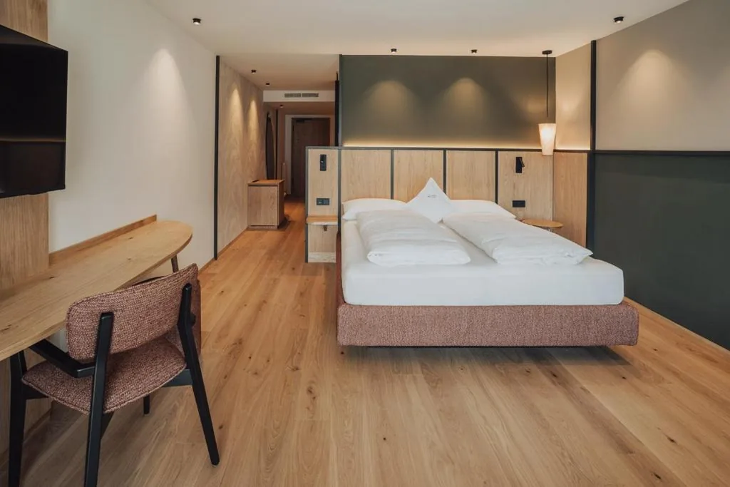 Junior Suite with Balcony — Hotel Lisetta