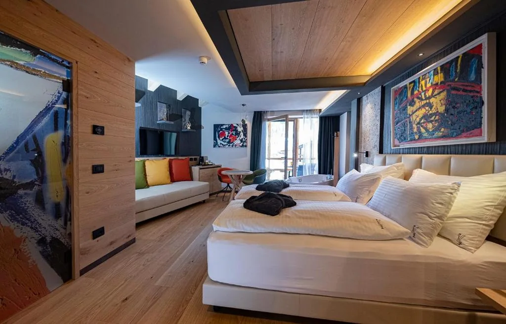 Junior Suite with Balcony — Locanda degli Artisti Art Hotel