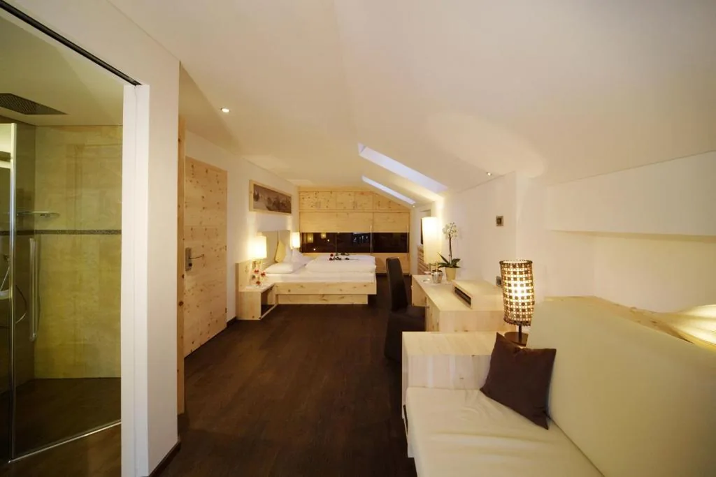 Junior Suite con Balcone — Romantik Villa Cesanueva