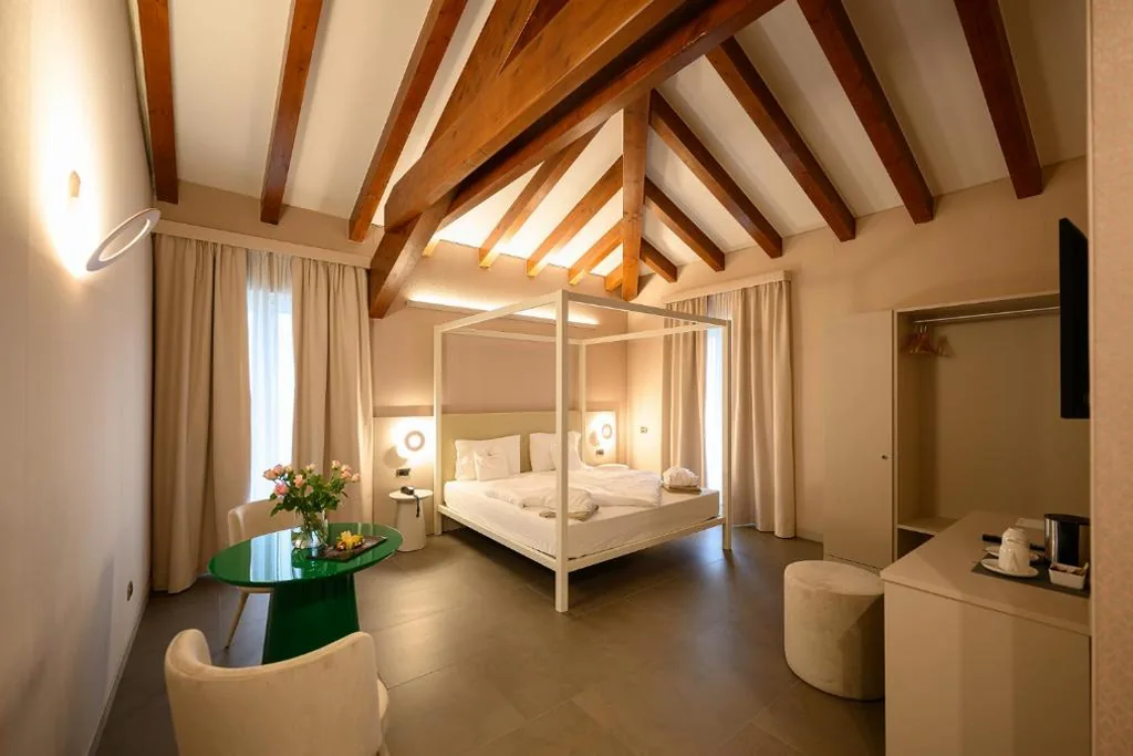 Junior Suite con Balcone — Villa Nicolli Romantic Spa Resort – Adults Only