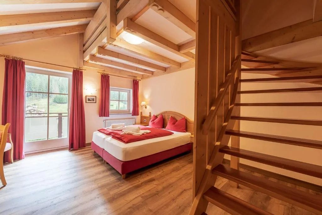 Junior Suite Deluxe — Albergo Conturina