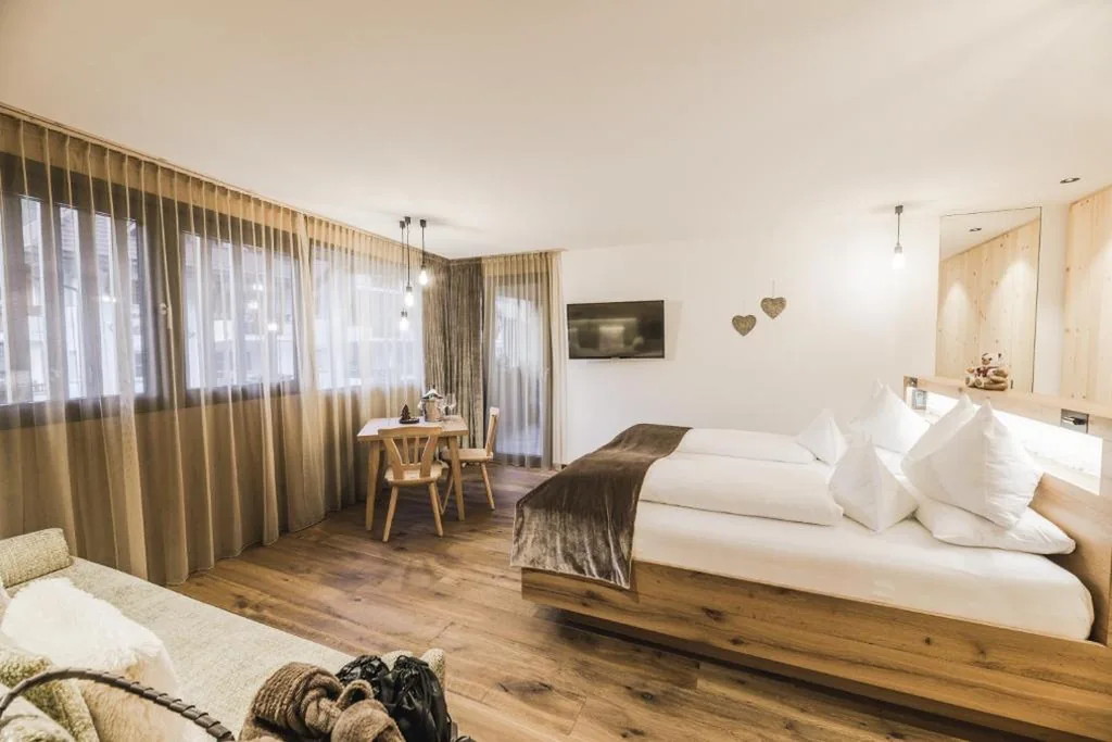 Junior Suite — Hotel Chalet S – Dolomites Design – adults recommended