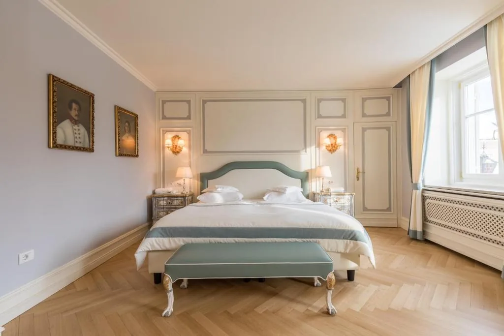 Junior Suite — Hotel Elephant
