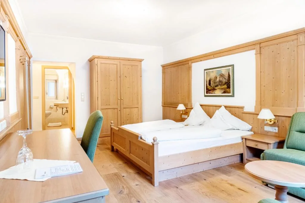 Junior Suite — Hotel Goldenes Roessl-adults only