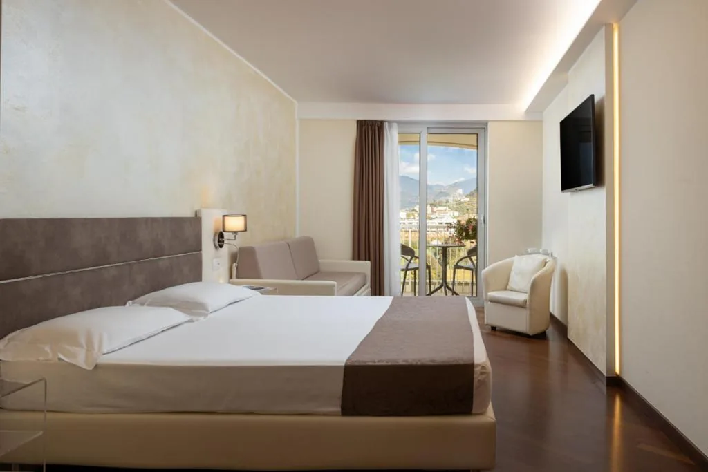 Large Superior Room — Hotel Savoy Palace – Tonelli Hotels