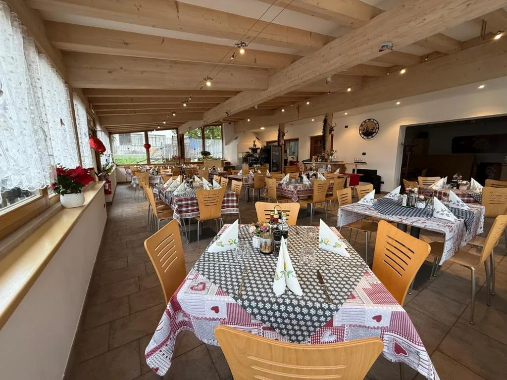 Laugen Albergo Ristorante Bar Pinsa Romana Area Sosta Camper — foto 3