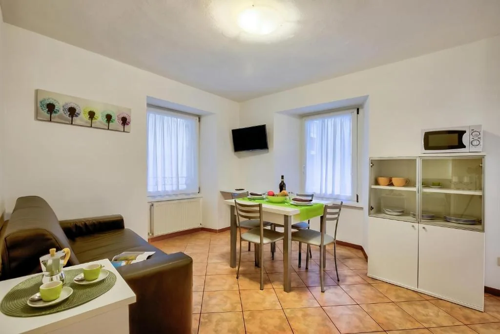 One Bedroom Apartment with Balcony 1 — Casa Alpino