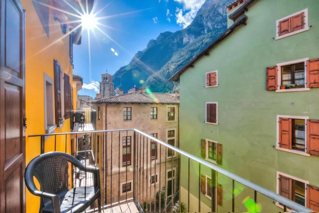 One Bedroom Apartment with Balcony 2 — Casa Alpino
