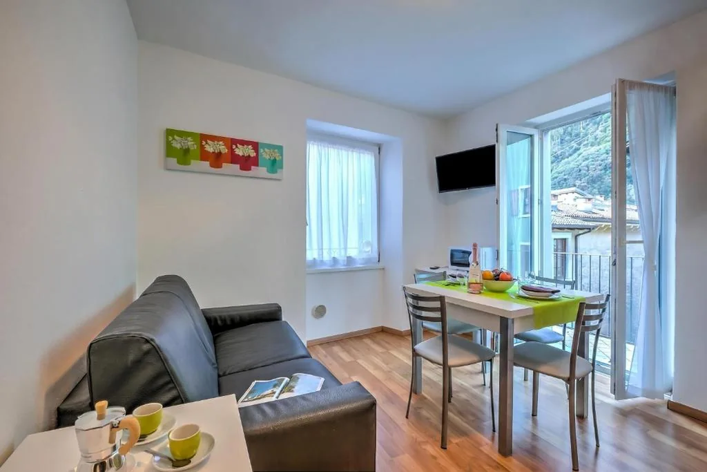 One Bedroom Apartment with Balcony 3 — Casa Alpino